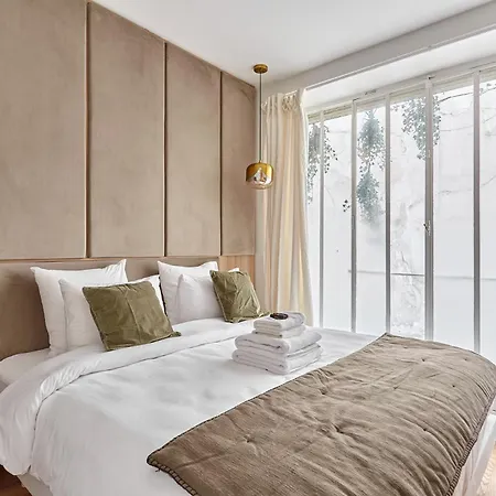 Exceptional 3 Bedrooms Heart Of By Prestige * Paris